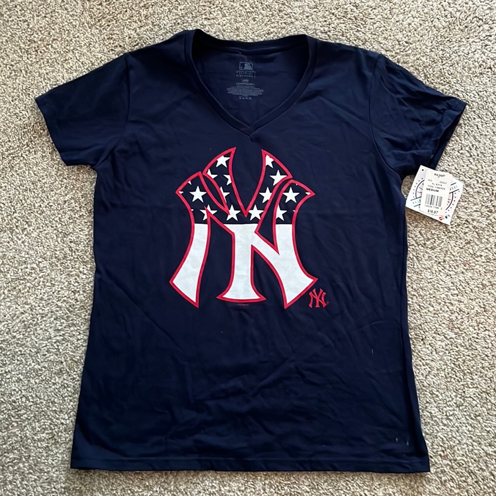 Woman’s MLB Yankees V-Neck